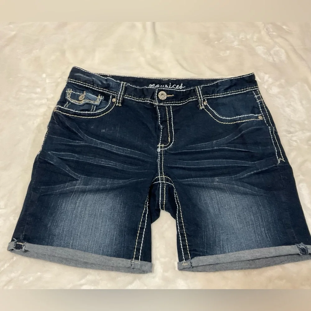 ✨3/$20✨ Maurices Dark Indigo Bermuda Cuffed Jean Shorts size 16 - Picture 1 of 6
